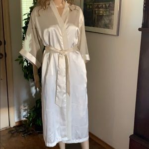 Robe off white NEW  3/4” slv 2 side pockets calf length